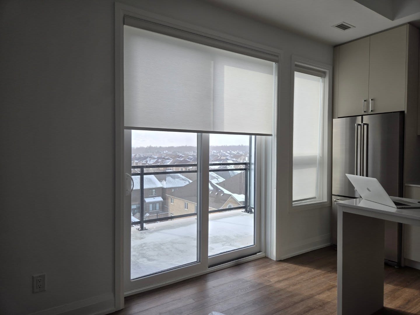Roller shades installation
